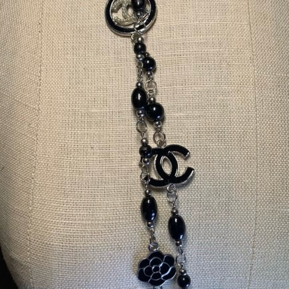 Long black necklace, double strand. Black beads with silver tone chain. - Picture 3 of 6
